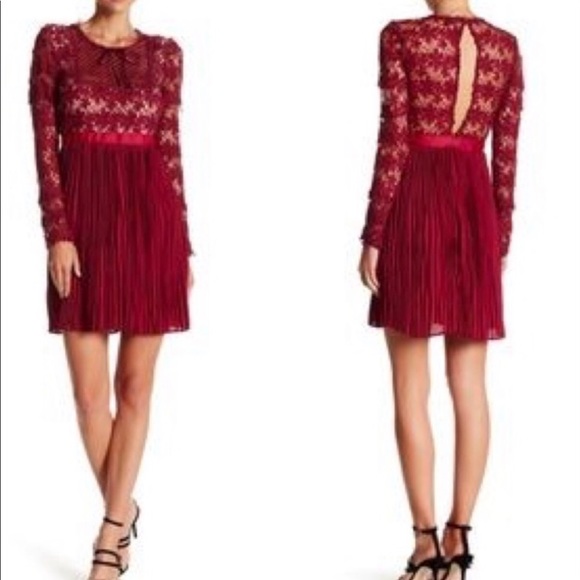 Romeo + Juliet couture lace long sleeve dress - Picture 3 of 4